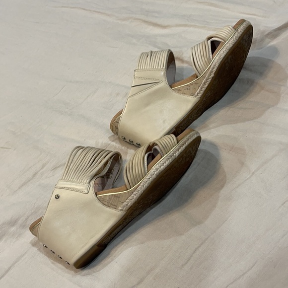 UGG Size 10 Hilarie Wedge Sandal - Picture 2 of 11